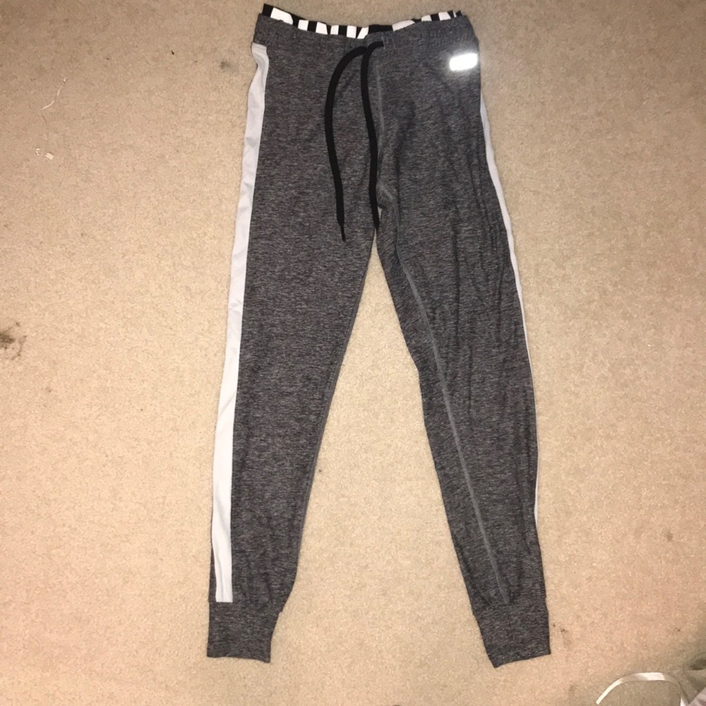 Victoria’s secret PINK gray leggings